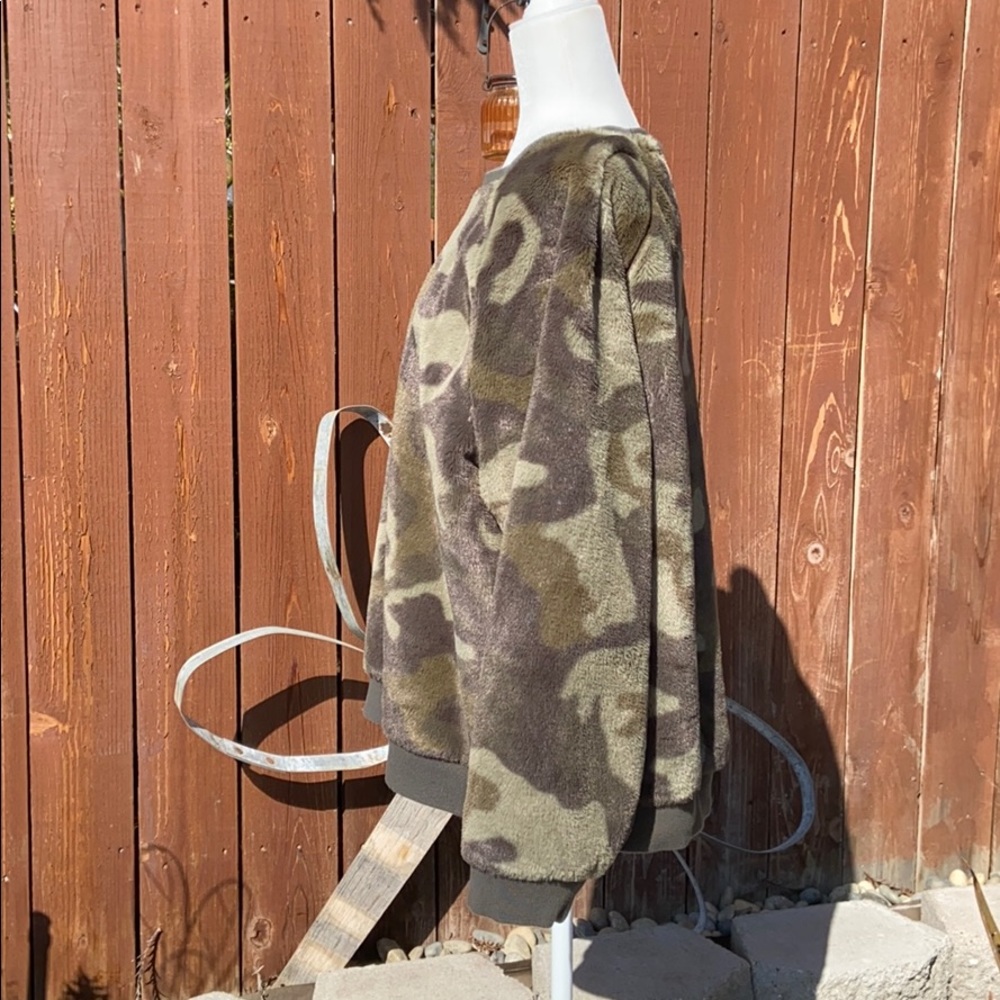 Lou & Grey Camo Sweatshirt Top - Picture 3 of 5